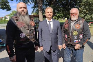 Ruská velvyslankyně hlásá v Česku sjednocení Slova...
